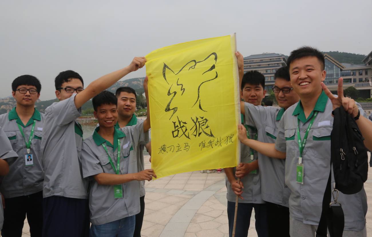 但这些新加盟五征的小伙伴们依然选择进行培训,在经过分组,画队旗,唱