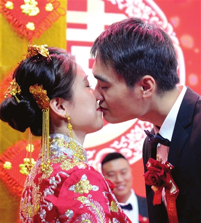 抗疫归来 携手今生(图)