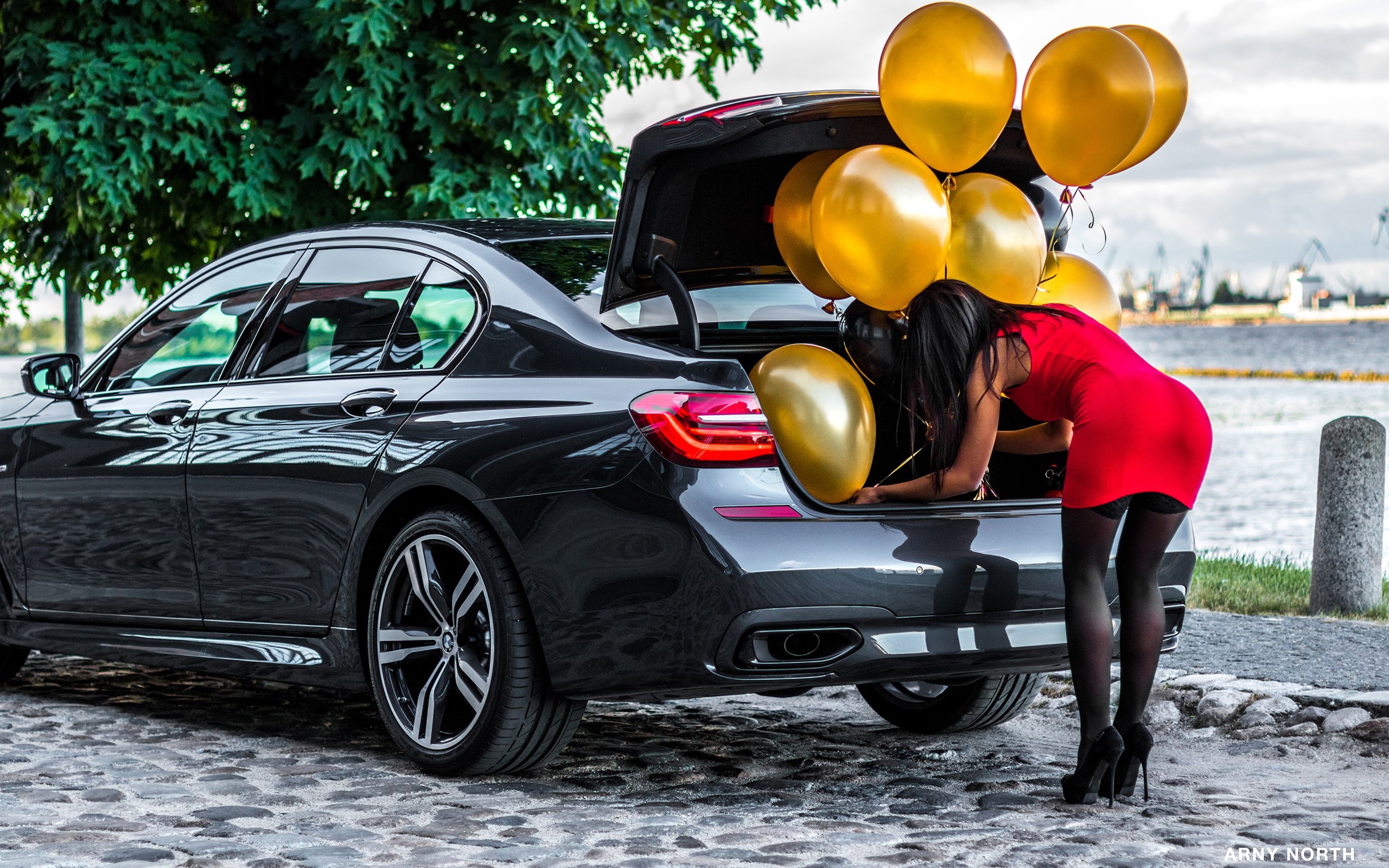 精美名车美女模特写真桌面壁纸图片高清大图预览2560x1600_汽车壁纸