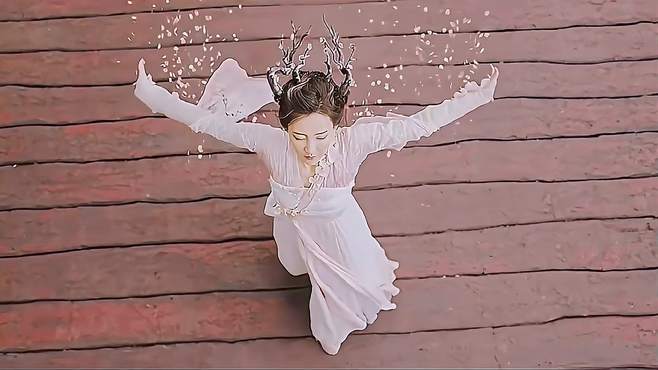 侍神:王丽坤桃花妖造型太惊艳,没想最后竟被一帮妖怪感动了!