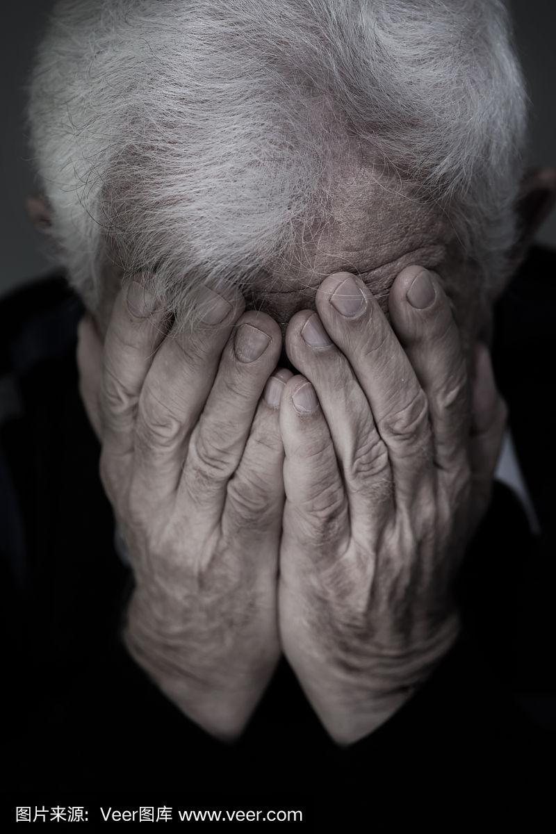 老人哭