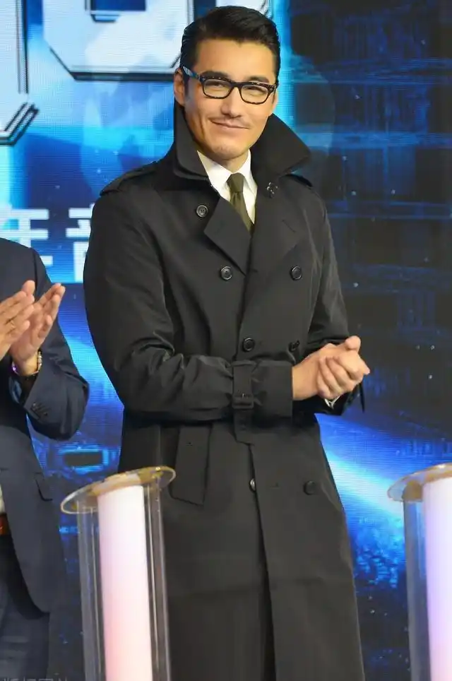 2005年,发生了什么事让他被质疑性取向?胡兵:我没被同性包养过