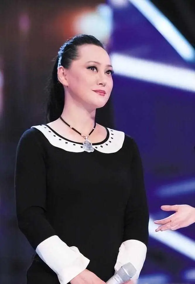 大宋佳:丈夫患病带女儿离开,转身赴美国嫁地产大亨,现状如何?