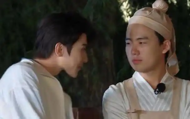 让无数粉丝竞折腰(叫郭麒麟太生疏,叫大林子太普通,听到蔡徐坤的称呼