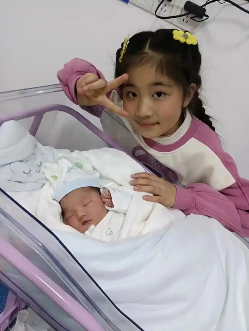 宝宝出生第十天,因黄疸高住院了,要离开妈妈几天,想她0707 - 抖音