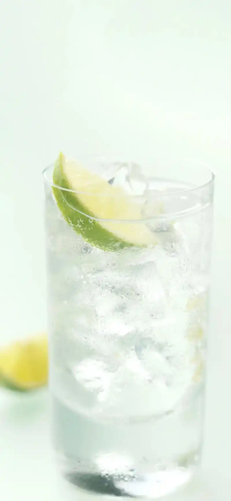 夏天的味道 #送你一张壁纸 #小清新 喝着冰镇柠檬水,风扇 - 抖音