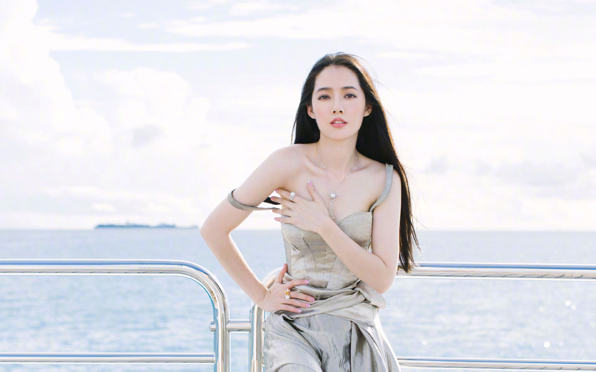 郭碧婷男人装性感迷人写真图片桌面壁纸