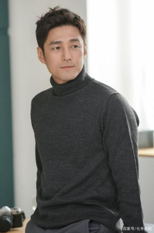 池珍熙出生于1971年,是当今韩国银幕上非常有魅力的男演员,1997年