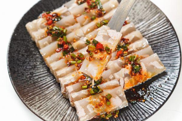 凉拌水晶猪皮冻(猪皮加瘦肉版)