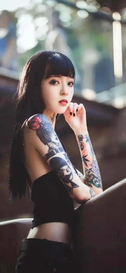 抖音最新纹身美女 全面屏壁纸
