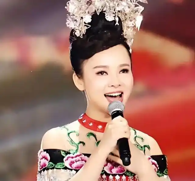 盲人歌手刘赛24岁获星光大道总冠军军人丈夫愿意捐献眼睛