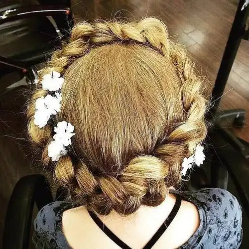 贵阳曹琼化妆学校教你风情万种的辫子头凹出气质造型