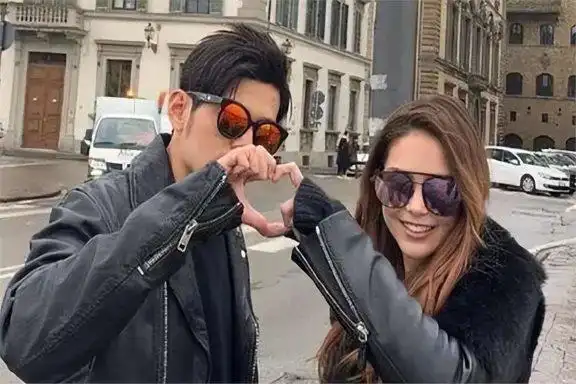 "混血女郎"昆凌:17岁恋上周杰伦,7年连剖3胎,只是福气?