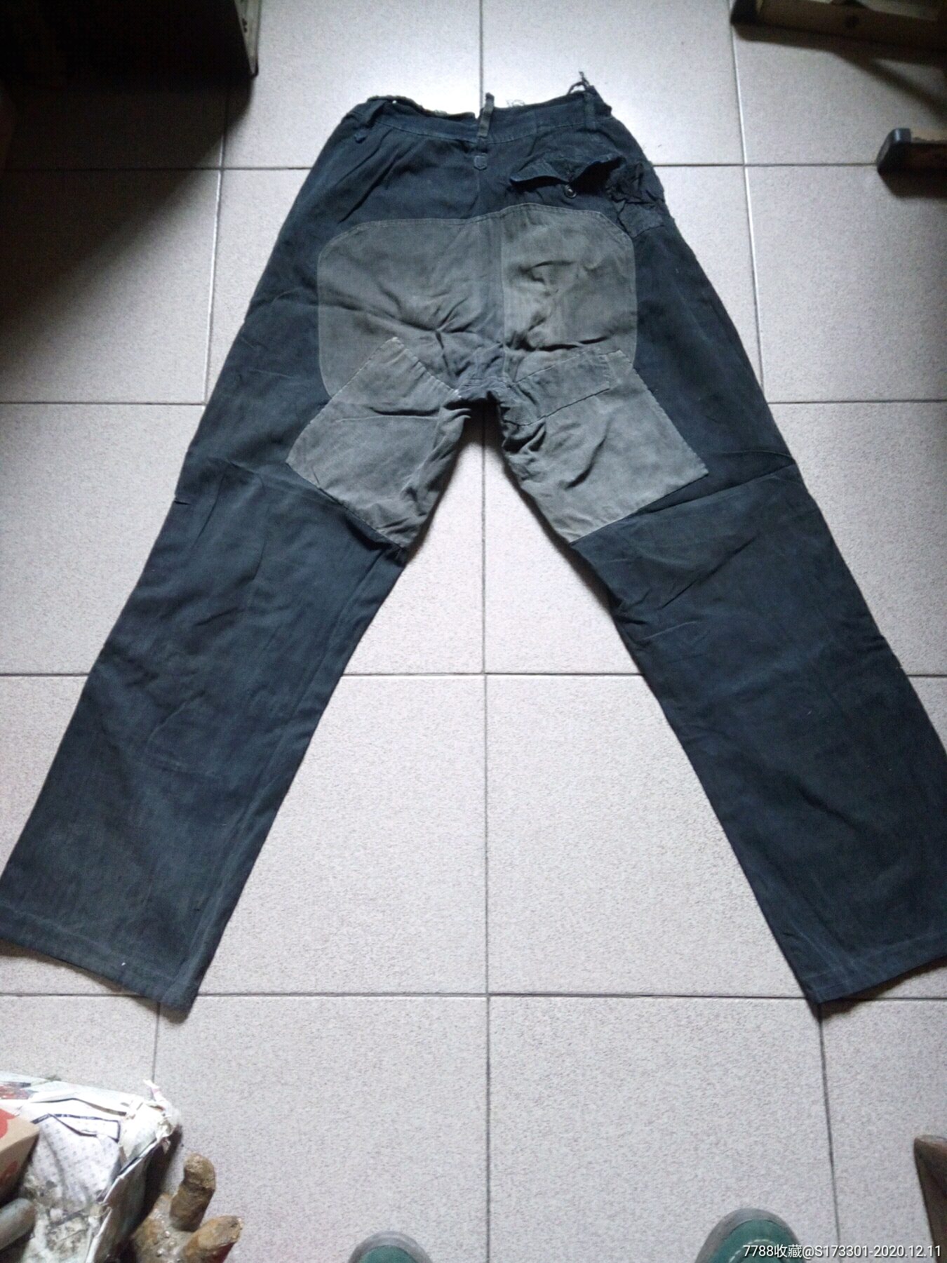 老补丁裤子有破有补有褪色