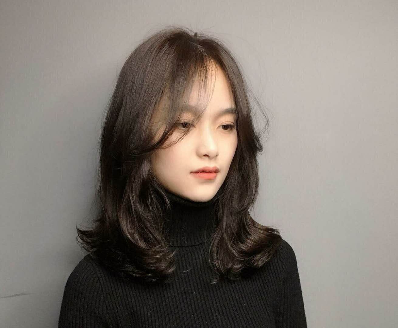 一些中长发好看的发型,烫完自然飘逸显气质,过年发型就该这么烫