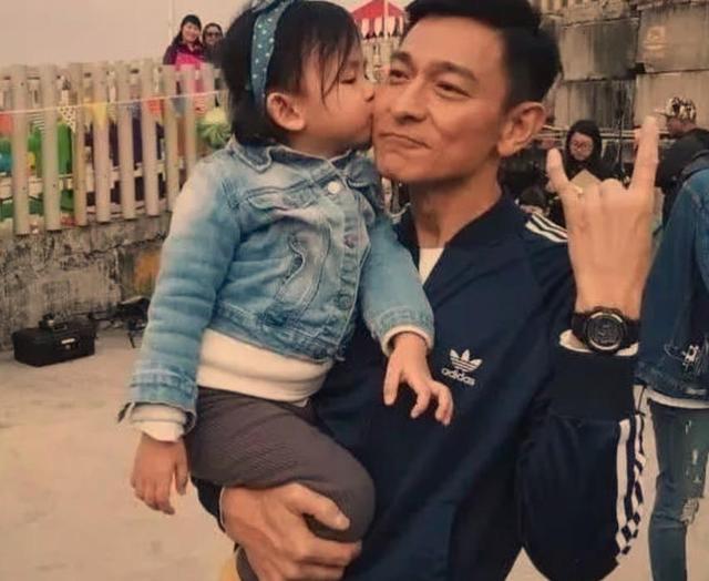 刘德华个人简介刘德华的孩子多少个