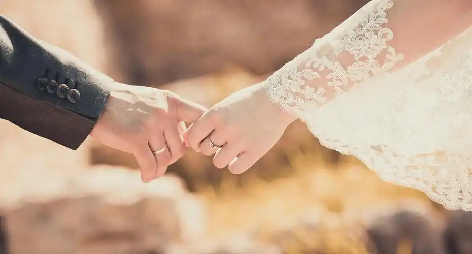 在每一段爱情故事里,都有着独特印记,象征彼此做的幸福约定.