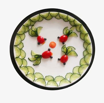 黄瓜和小番茄做的金鱼摆盘