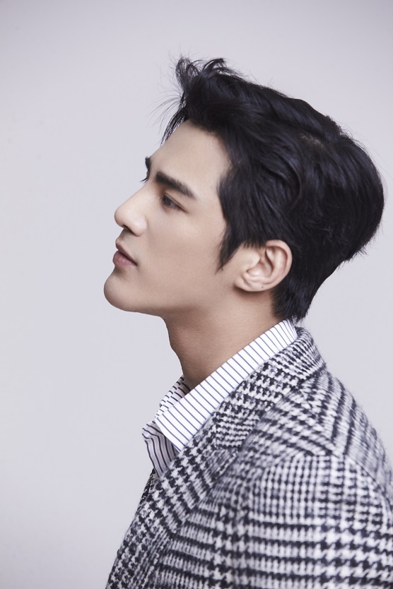 姜潮初春时尚大片曝光潮范儿十足