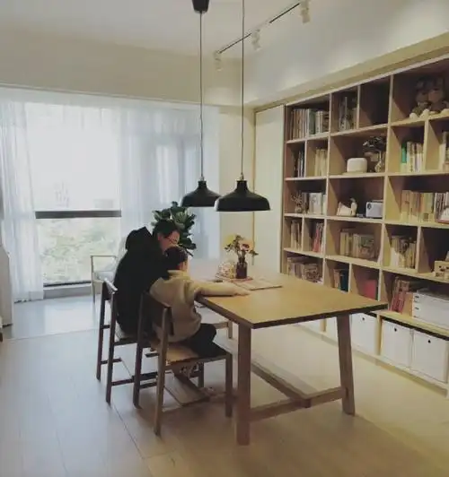 幸亏我醒悟及时趁早将客厅改为书房孩子学习习惯现在非常好