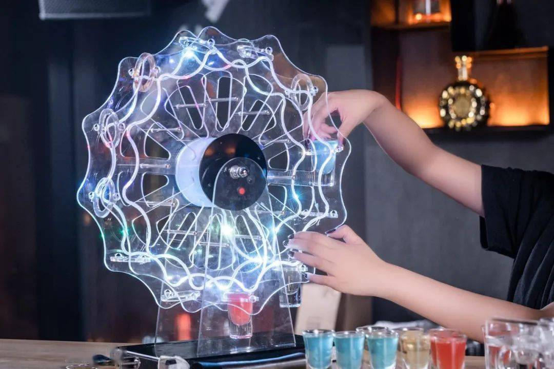 惊呆天塔这家新式小酒馆太撩人摩天轮特色调酒终于来了茉莉西瓜薄荷