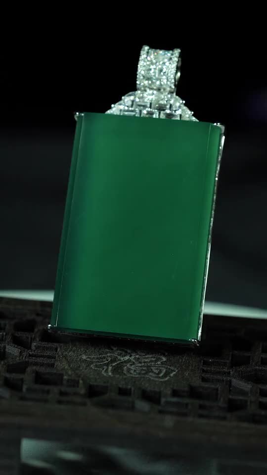 翡翠满绿无事牌