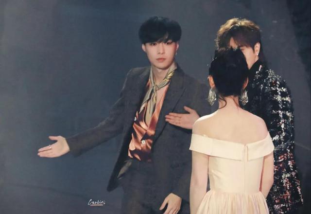 张艺兴张雪迎在一起了(天涯爆料张艺兴张雪迎)-天晟网