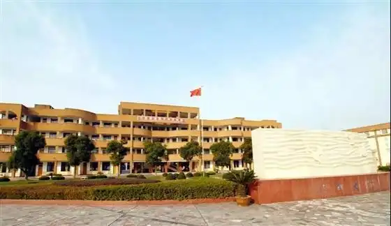 其中,备受关注的莫过于昆承中学锦荷校区,它包括了幼儿园,小学和中学