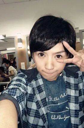 反串达人叶紫涵个人资料及近况和和生活照 - 佩龙个人网