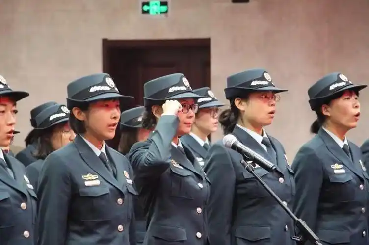 武警部队举行文职人员授装暨宣誓仪式