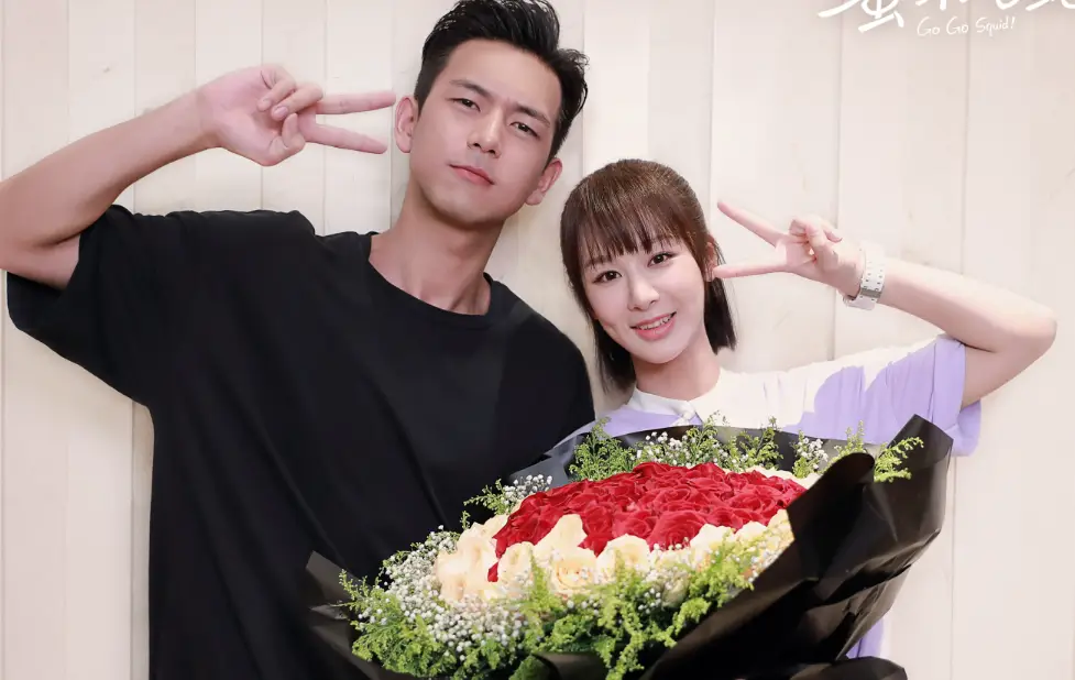 然而等对方提起"李现女朋友"的身份后,晓雪的回应明显没有那么硬气了.