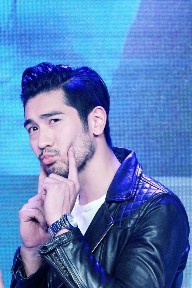 近来又看到了高以翔留下的一些影音作品,视频里的高七帅永远都是那么