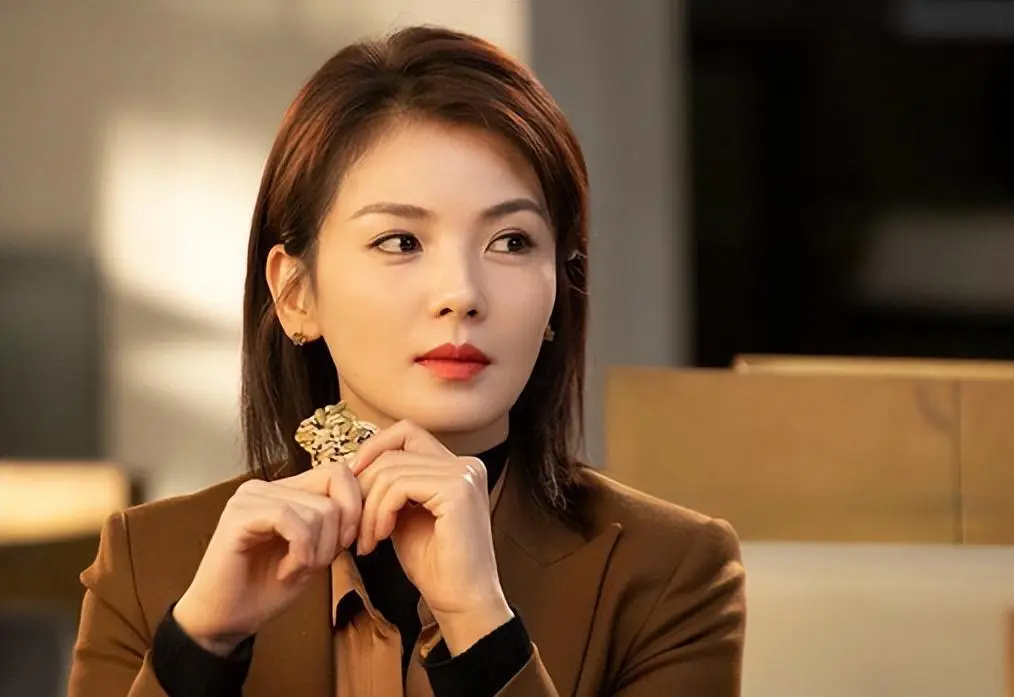 穿粉美,48岁演18岁,这7位中年女星扮起美来,真辣眼睛_闫妮_刘涛_叶璇