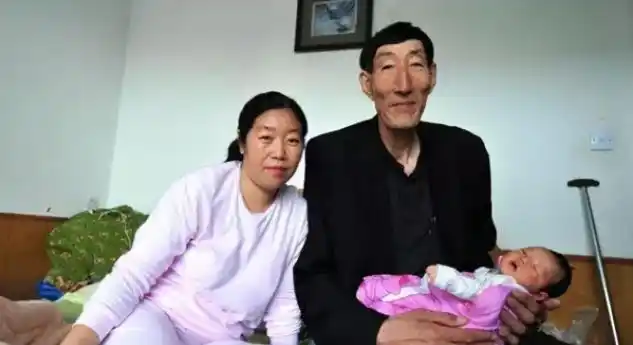 70岁仍在工作在30多年的时间里,鲍喜顺因自卑情绪而错失了个人婚姻