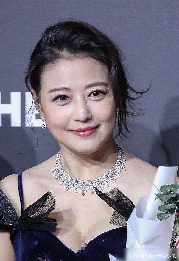 周海媚:我53岁真的老了,泡面头都遮不住老气,法令纹成为硬伤