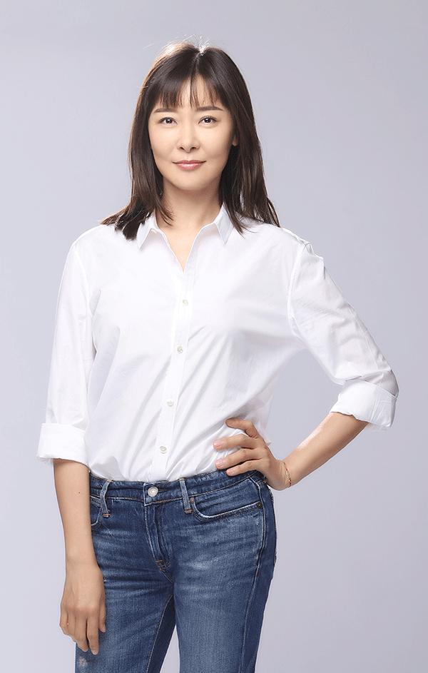 柯蓝:年少成名23岁年薪百万,感情生活从不间断,今50岁依然单身