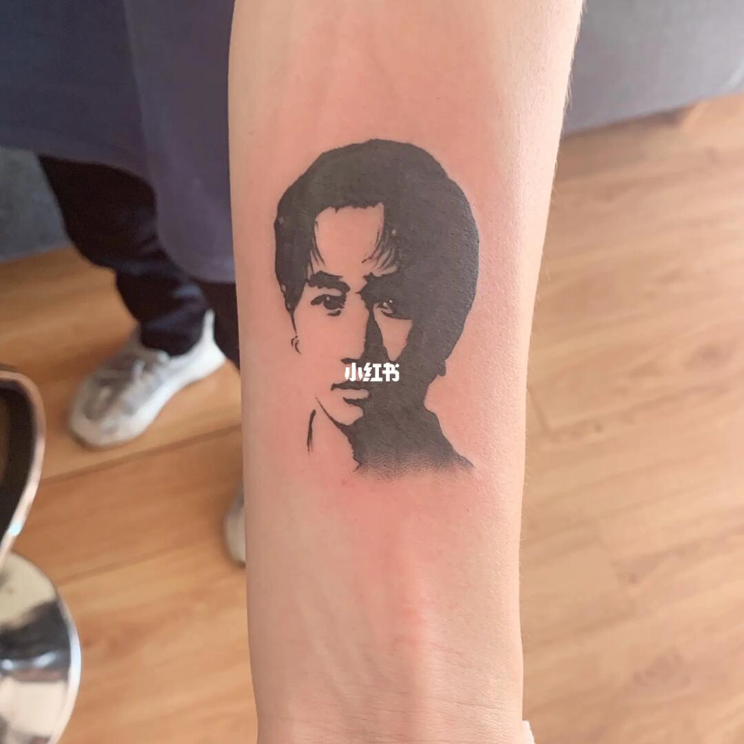 操作过程中beyond的歌没有停过很是感动#黄家驹  #致敬  #黄山纹身店