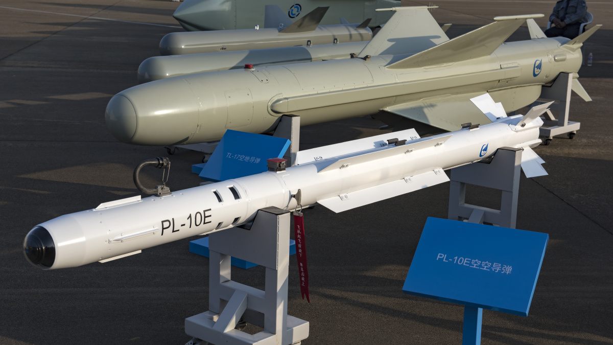 国产 pl-10近距空空弹资料图,图片摄于2016年珠海航展.