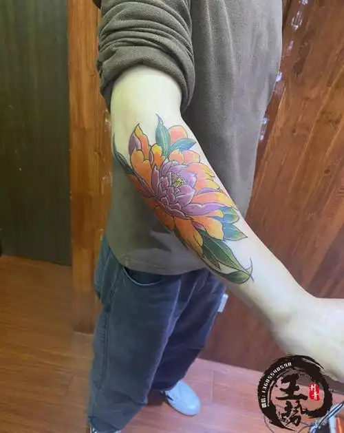 牡丹花纹身图片_手臂纹身图案