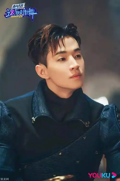 张艺兴喊刘宪华哥?