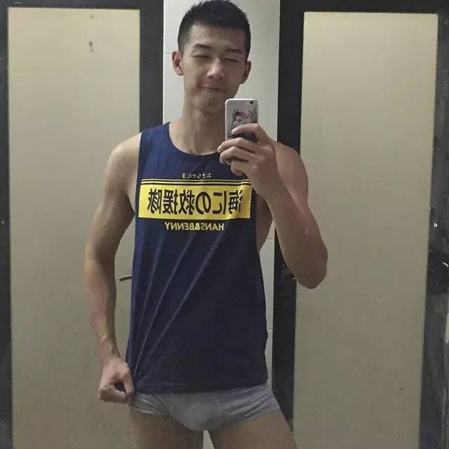 舔屏专场丨排球体育生宿舍内裤自拍