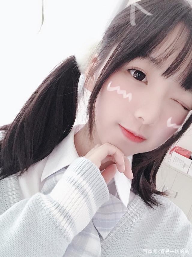 靓靓聊第164期双马尾萝莉居家自拍白丝美腿养眼好看