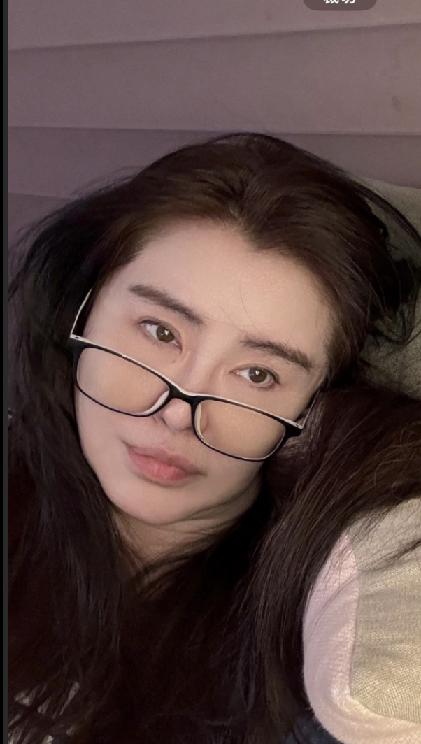 57岁王祖贤素颜自拍##王祖贤拿贴吧当朋友圈