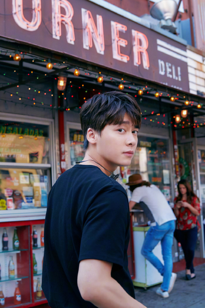 街角遇见爱@李易峰2017-9-12@李易峰【微博/ins 记录】vogue me#和me