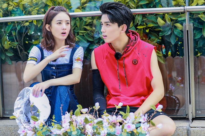 奇楼赵丽颖揪揪头太清纯吴磊陪伴左右寸步不离