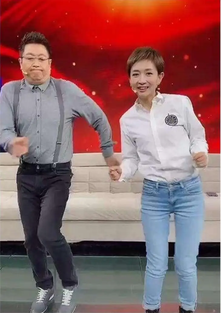 很多人认识王芳,是因为情感类访谈节目《大王小王》.