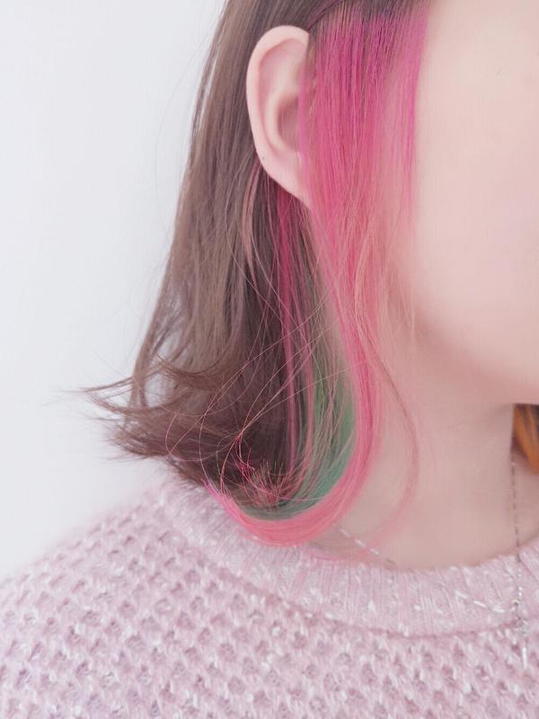 没敢全漂,染了一缕挂耳染 头发放下来的时候完全看不到 别到耳后粉毛