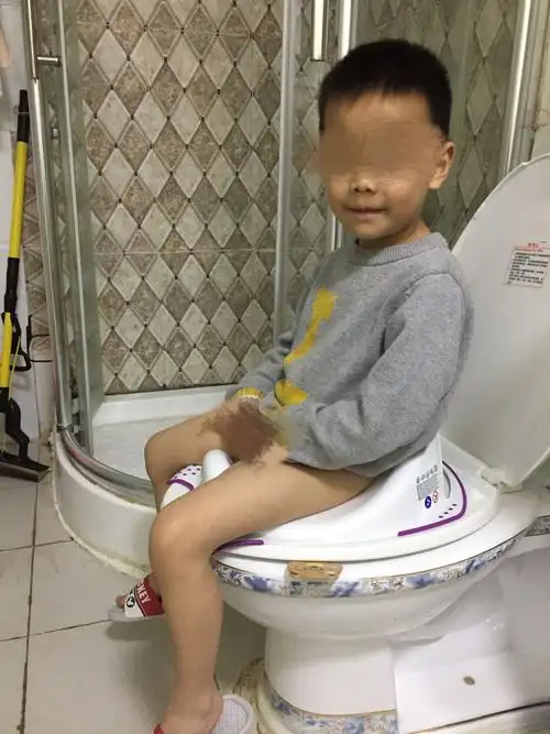 这个小家伙,喜欢自己便便了