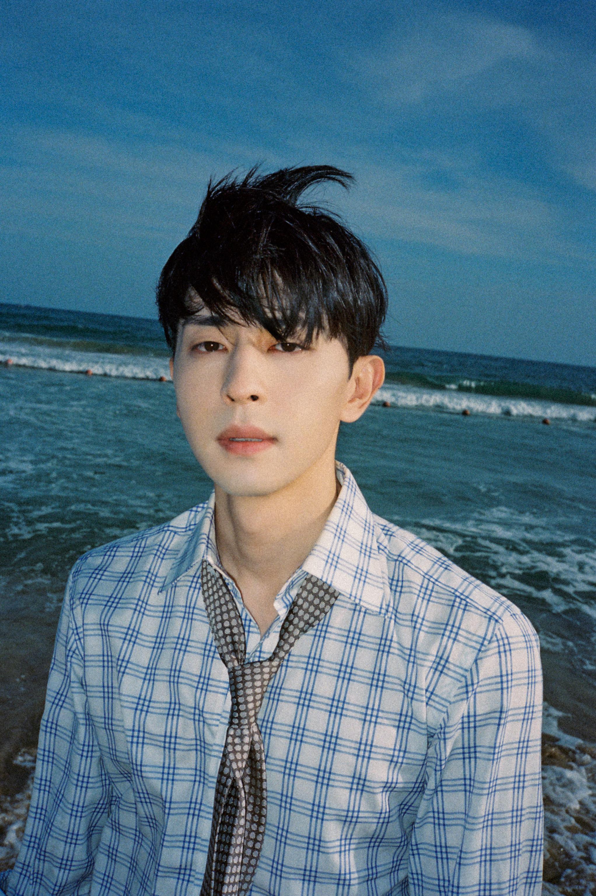 邓伦海岸胶片大片 格子衬衫的帅气伦……__财经头条