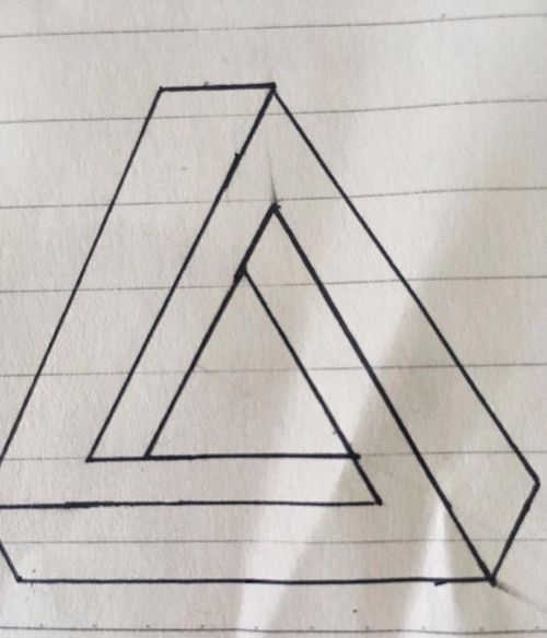 如何画一个无限循环的立体三角形